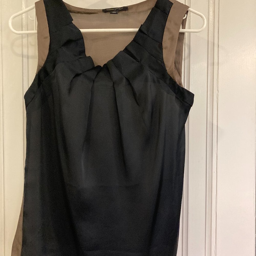 Sleveless blouse